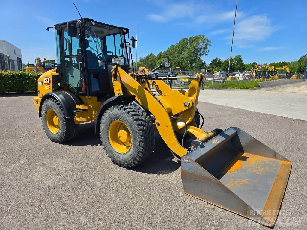 CAT 908 M Gumikerekes homlokrakodók
