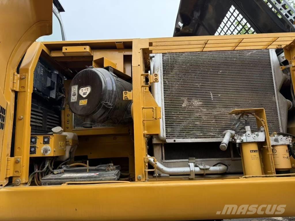 CAT 330 D Lánctalpas kotrók