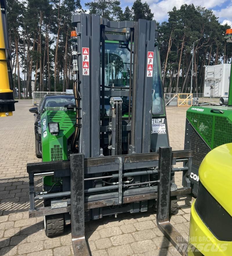 Combilift CB2500 Tolóoszlopos négyutas targonca