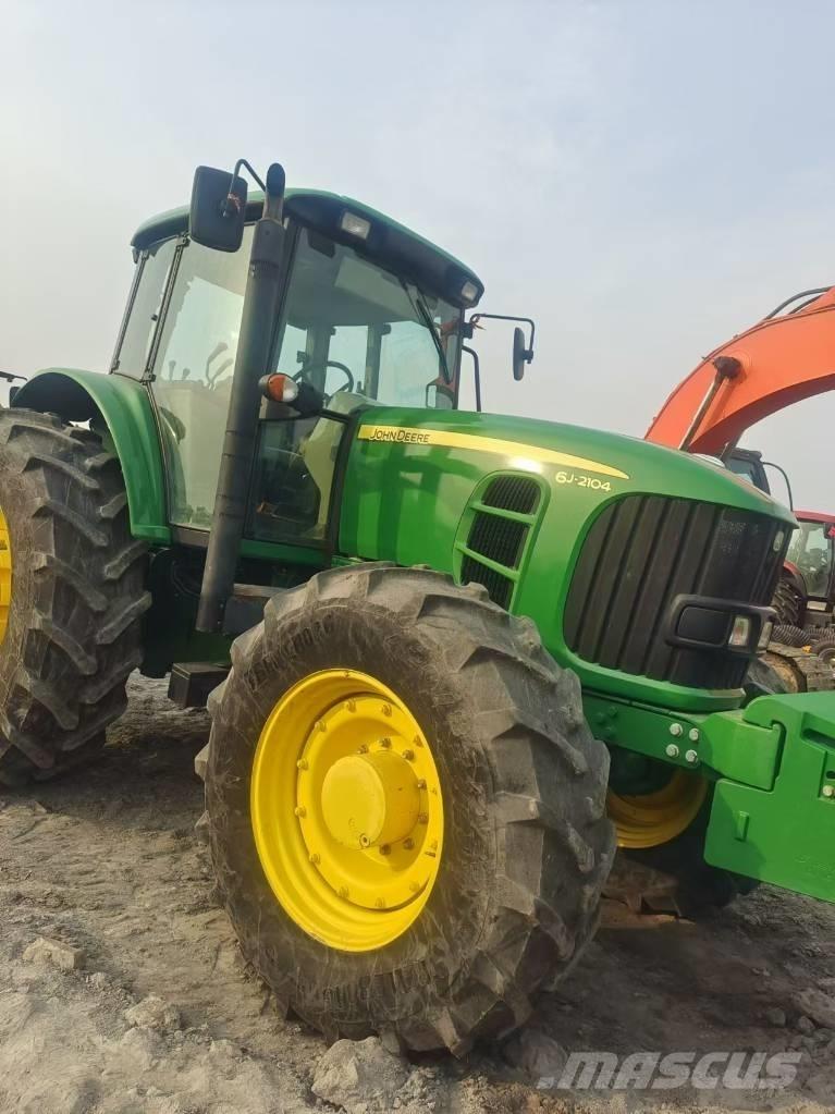 John Deere 6J-2104 Traktorok