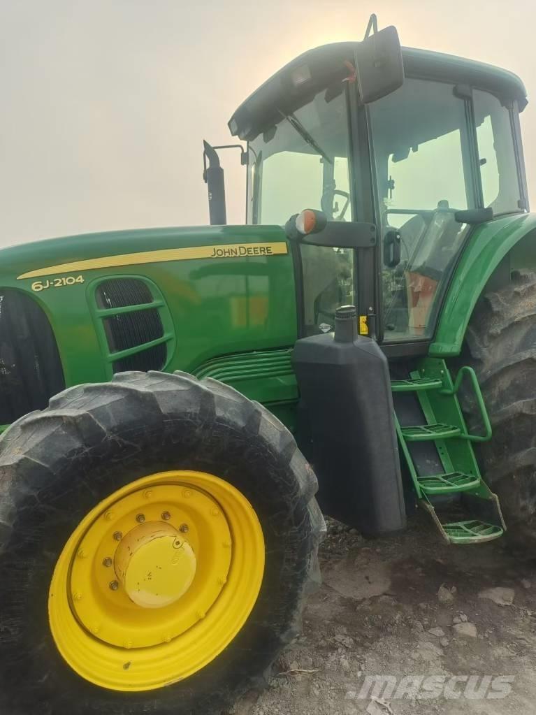 John Deere 6J-2104 Traktorok