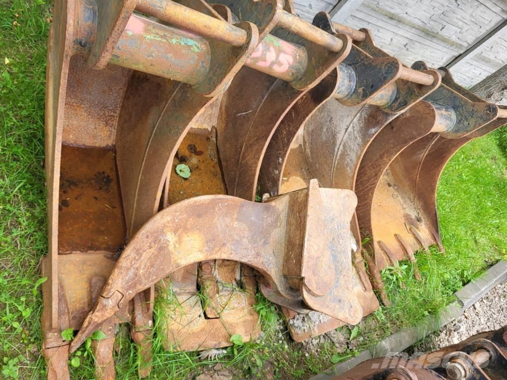 Komatsu PW110 Gumikerekes kotrók