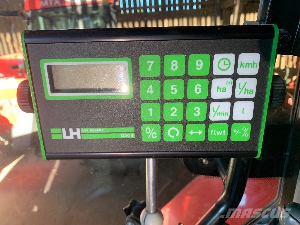 Hardi TZY 2400 Vontatott trágyaszórók