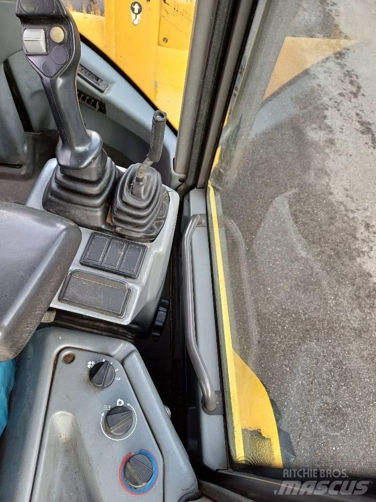 Volvo L 30 B Gumikerekes homlokrakodók