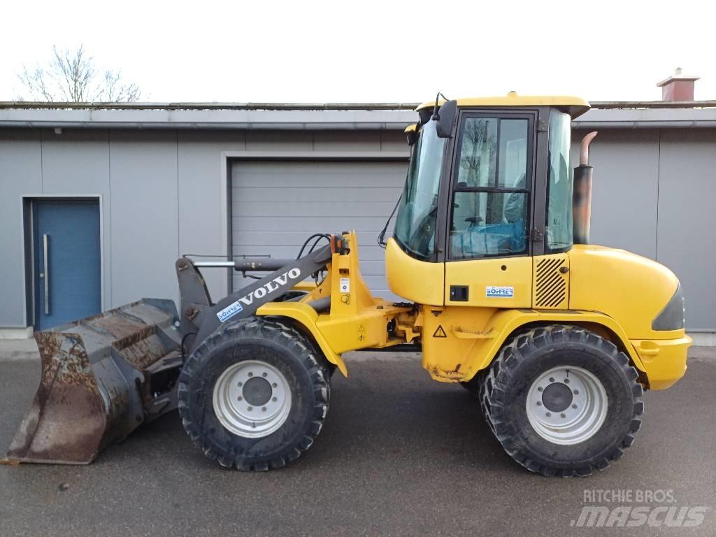 Volvo L 30 B Gumikerekes homlokrakodók