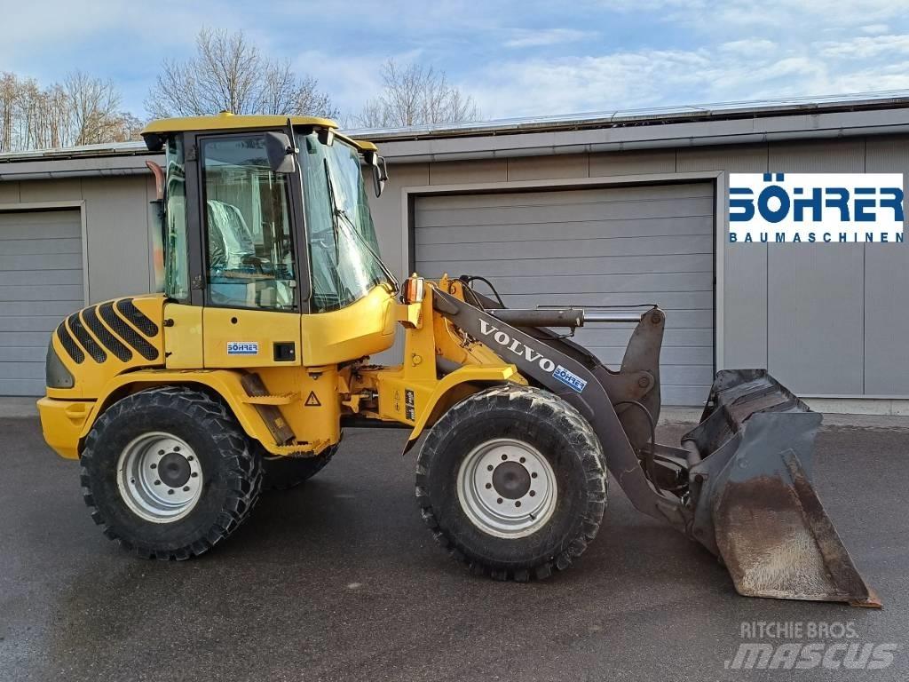 Volvo L 30 B Gumikerekes homlokrakodók