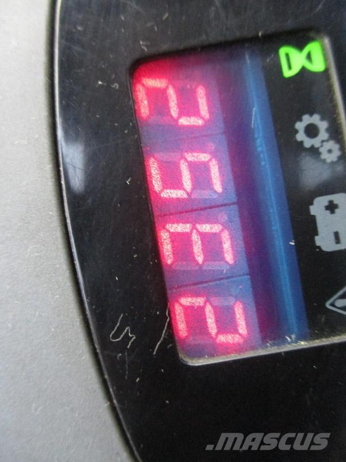 Toyota LPE250 Vezetőállásos alacsony emelőkocsi