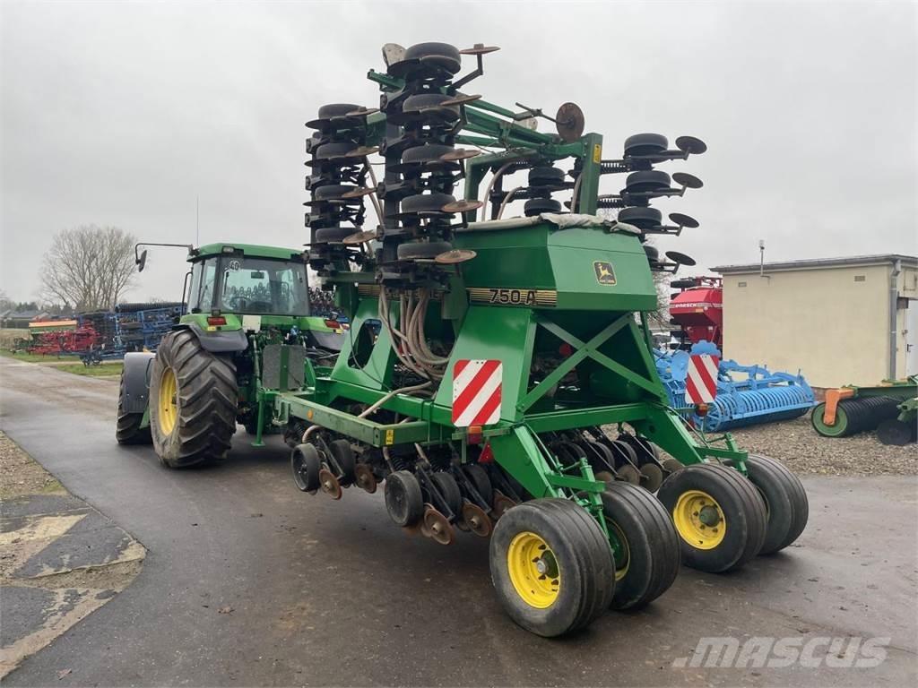 John Deere 750A 6m Precíziós vetőgépek
