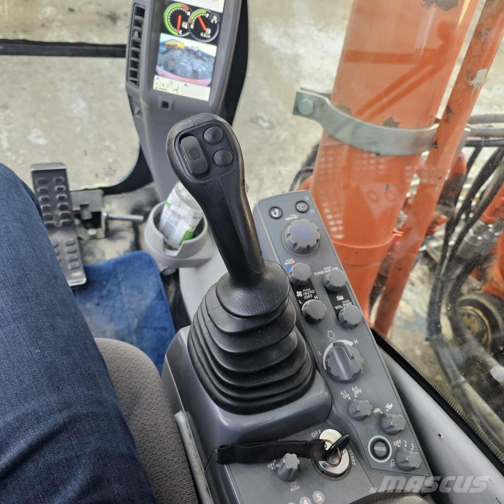 Hitachi ZX350LC-6 Lánctalpas kotrók