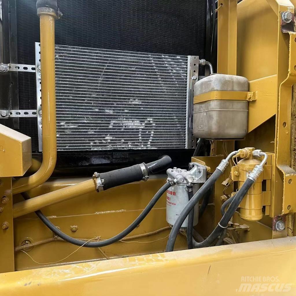 CAT 320B Lánctalpas kotrók