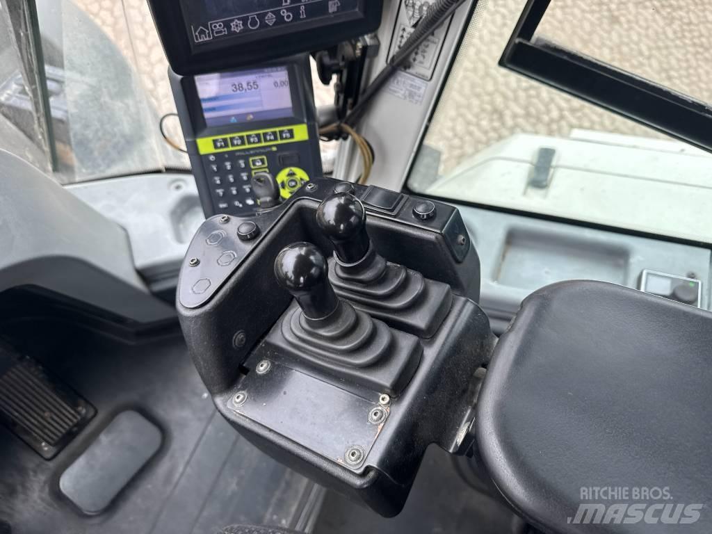 Liebherr L576 Gumikerekes homlokrakodók