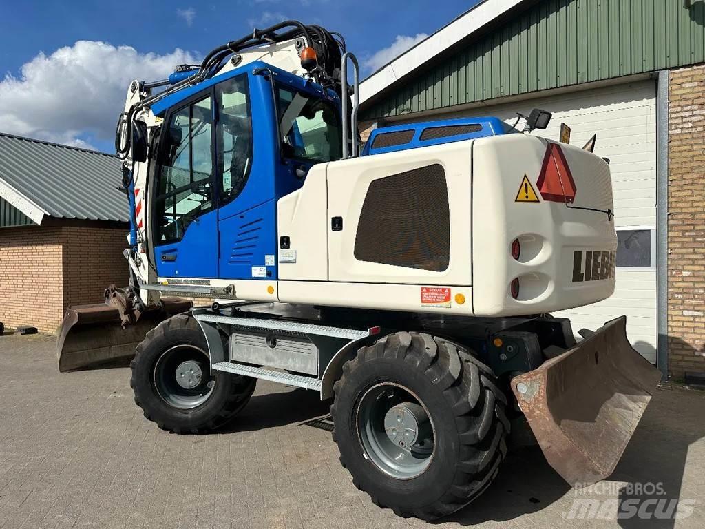 Liebherr A914 Gumikerekes kotrók