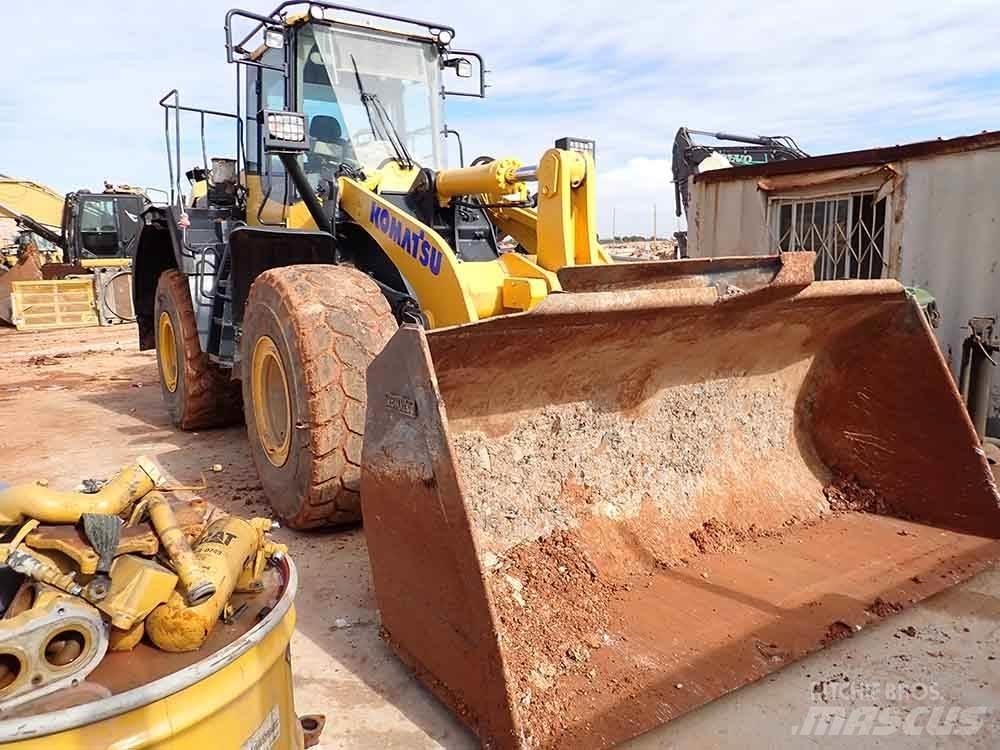Komatsu WA380-8 Gumikerekes homlokrakodók