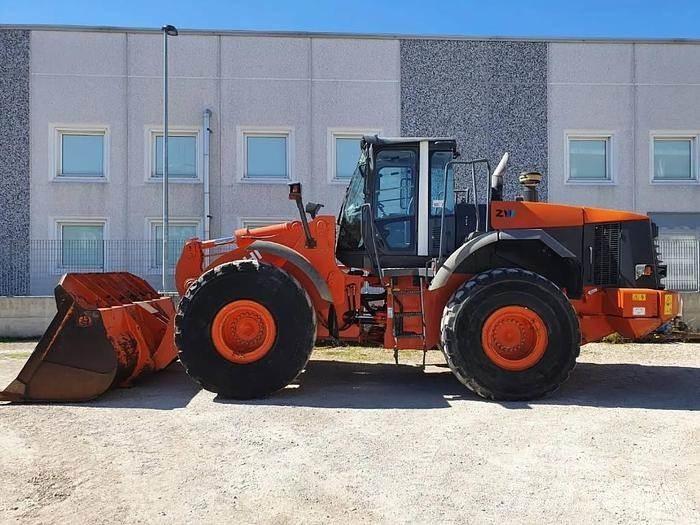 Hitachi ZW 310 Gumikerekes homlokrakodók