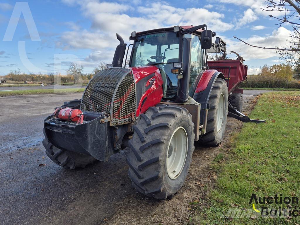 Valtra N114 EH Kihordók