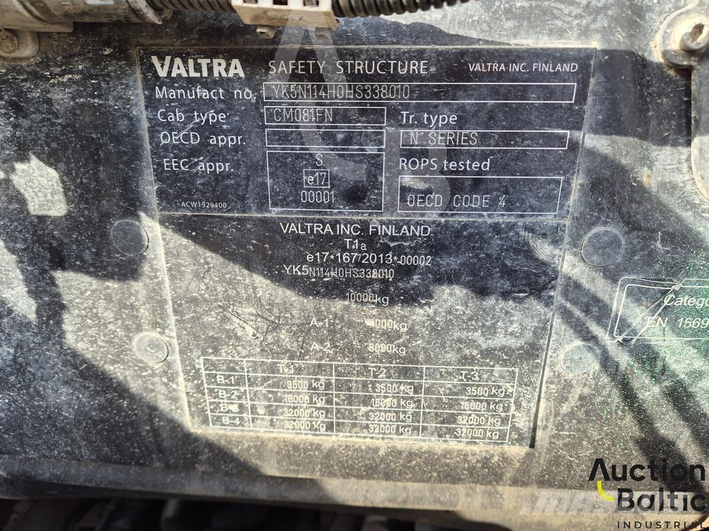 Valtra N114 EH Kihordók