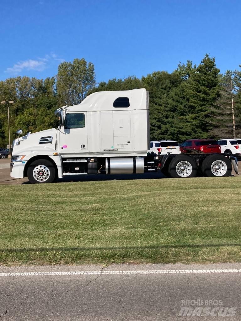 Western Star 5700 XE Nyergesvontatók