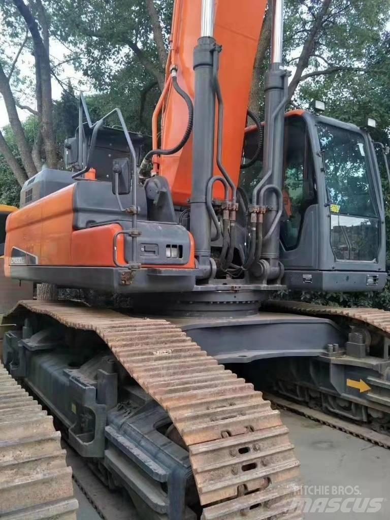 Doosan DX 530 Közepes (midi) kotrók 7 t - 12 t
