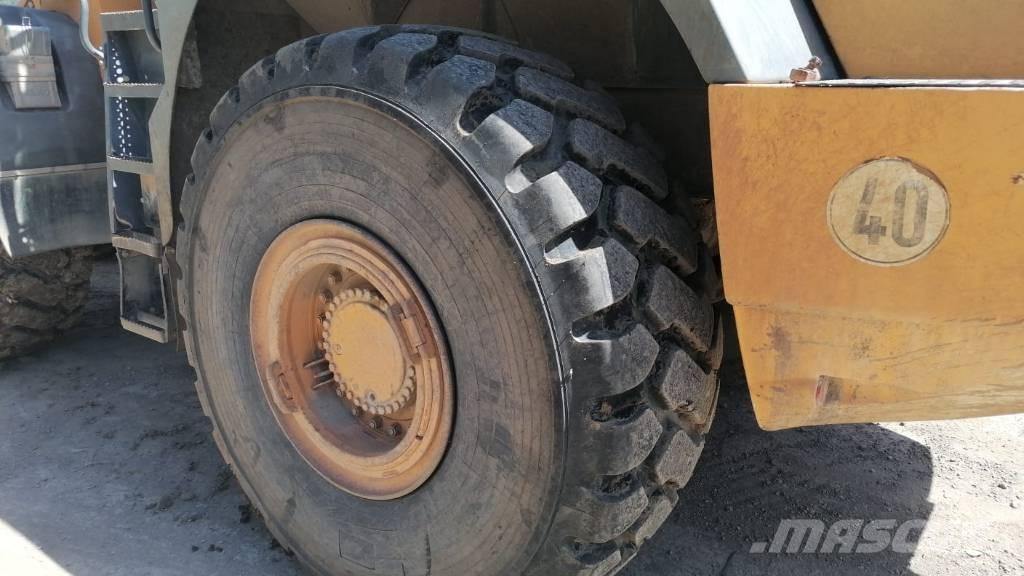 Liebherr L 564     2+2 Gumikerekes homlokrakodók