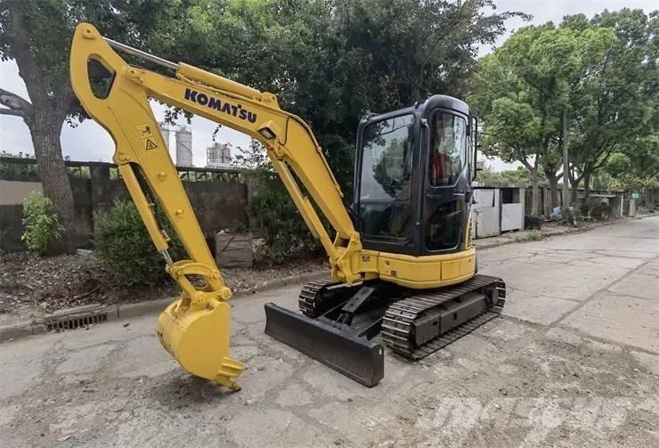 Komatsu PC35 Mini kotrók < 7t