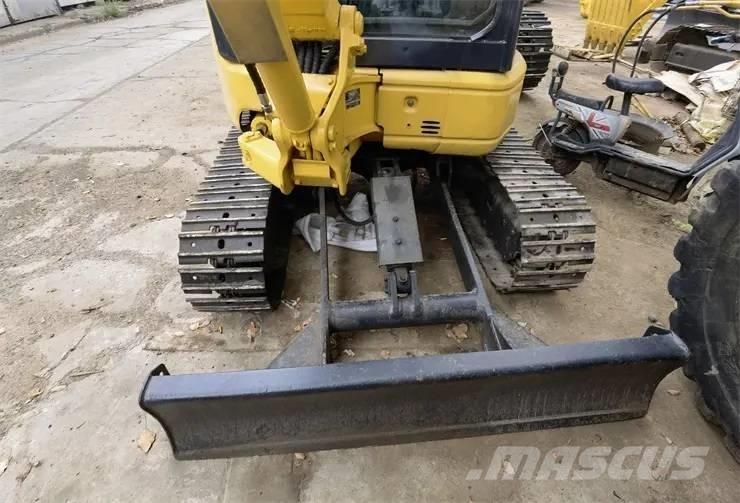 Komatsu PC35 Mini kotrók < 7t