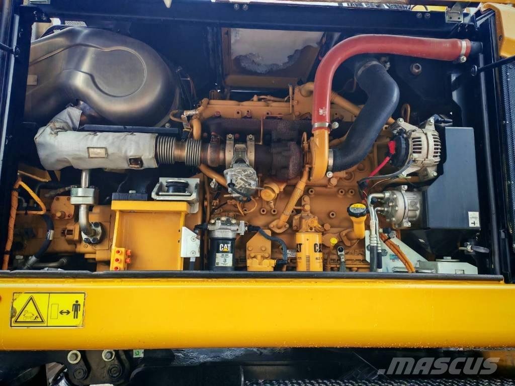 CAT M 318 F Gumikerekes kotrók