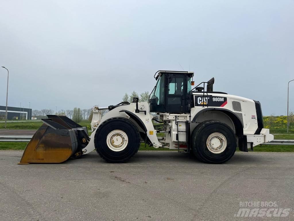 CAT 980M Gumikerekes homlokrakodók