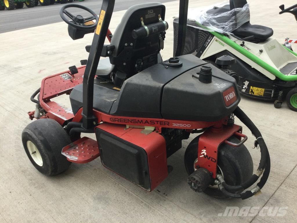 Toro 3250D Ráülős fűnyírók