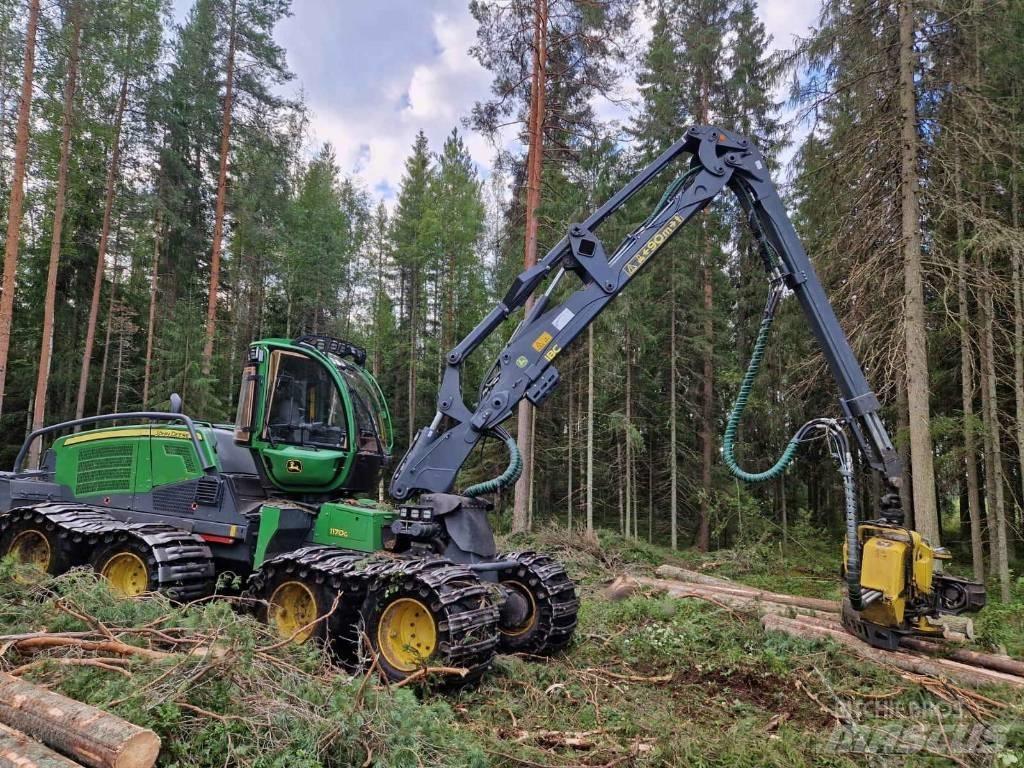 John Deere 1170 G Betakarítók