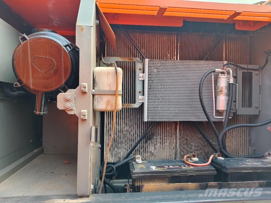 Hitachi ZX 210 Lánctalpas kotrók