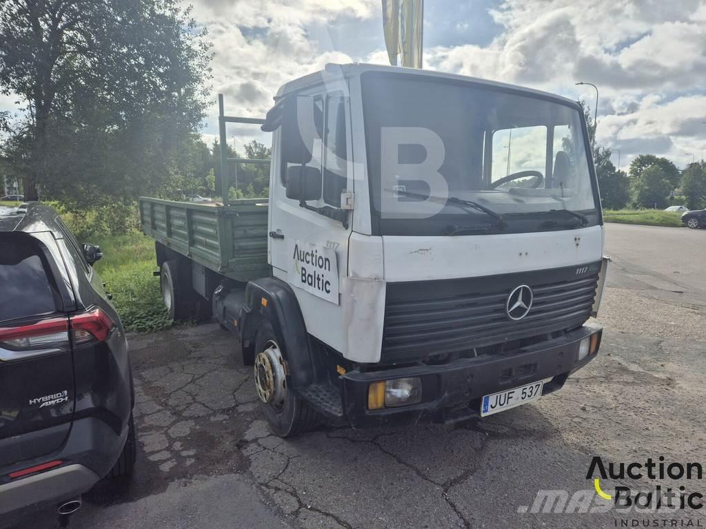 Mercedes-Benz 1117 Platós / Ponyvás teherautók