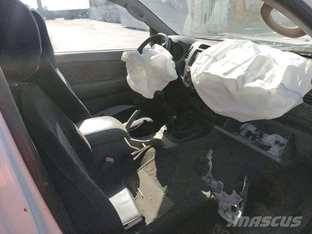 Toyota Hilux 4 Kis teherszállító/Platós kocsi