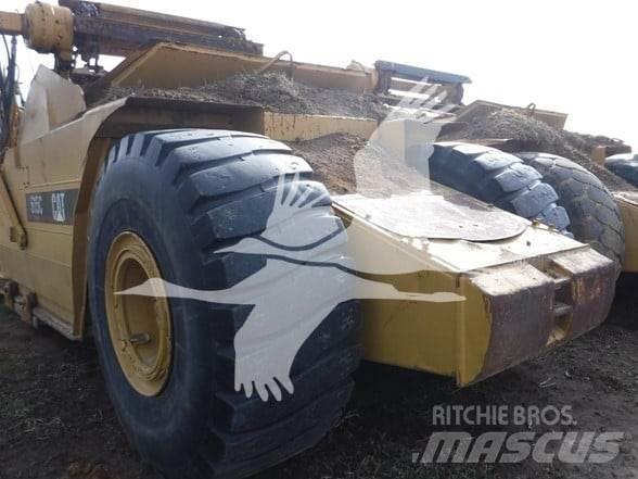 CAT 615C Földnyesők (szkréperek)