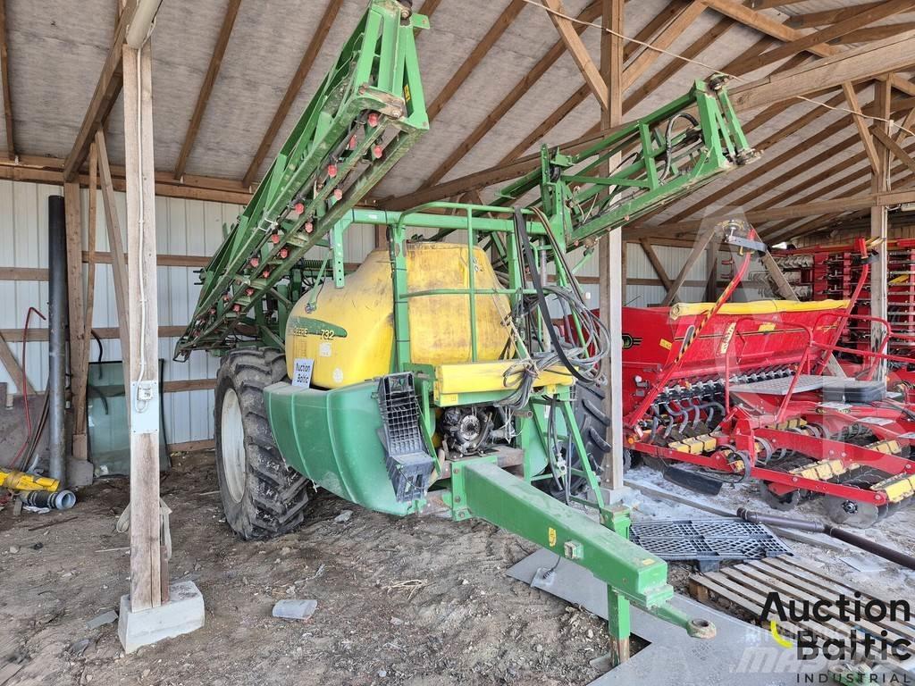 John Deere 732 Vontatott trágyaszórók