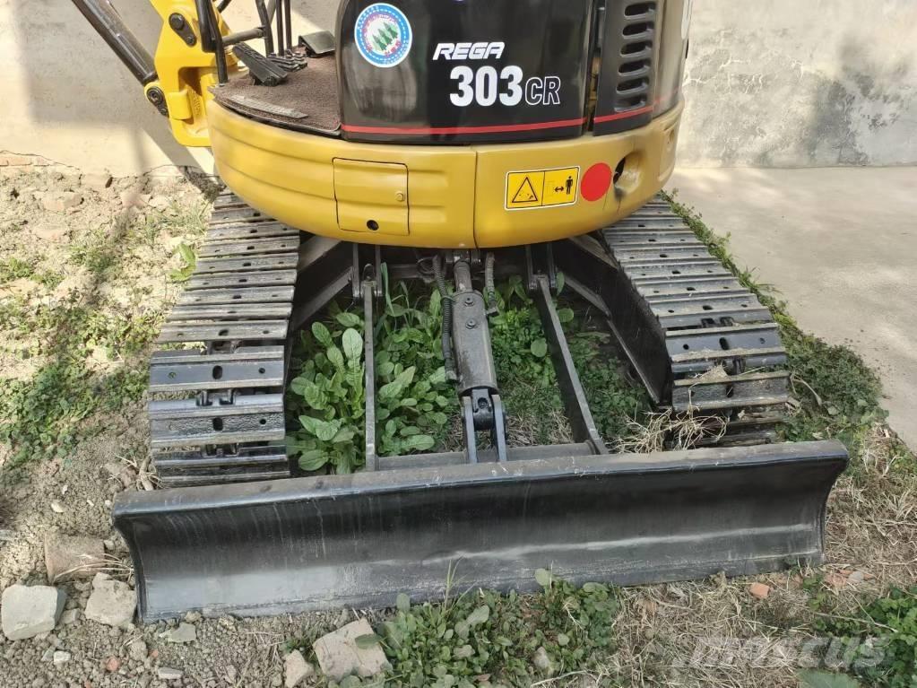 CAT 303 CR Mini kotrók < 7t