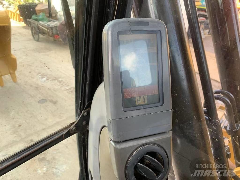 CAT 320D Lánctalpas kotrók