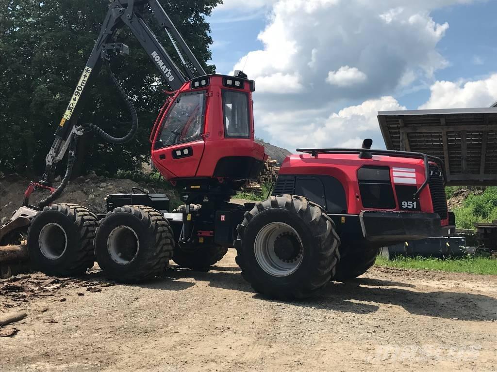 Komatsu 951 Betakarítók