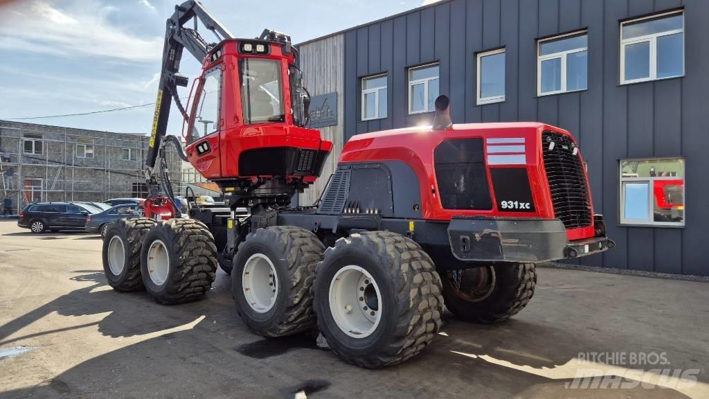 Komatsu 931 XC Betakarítók
