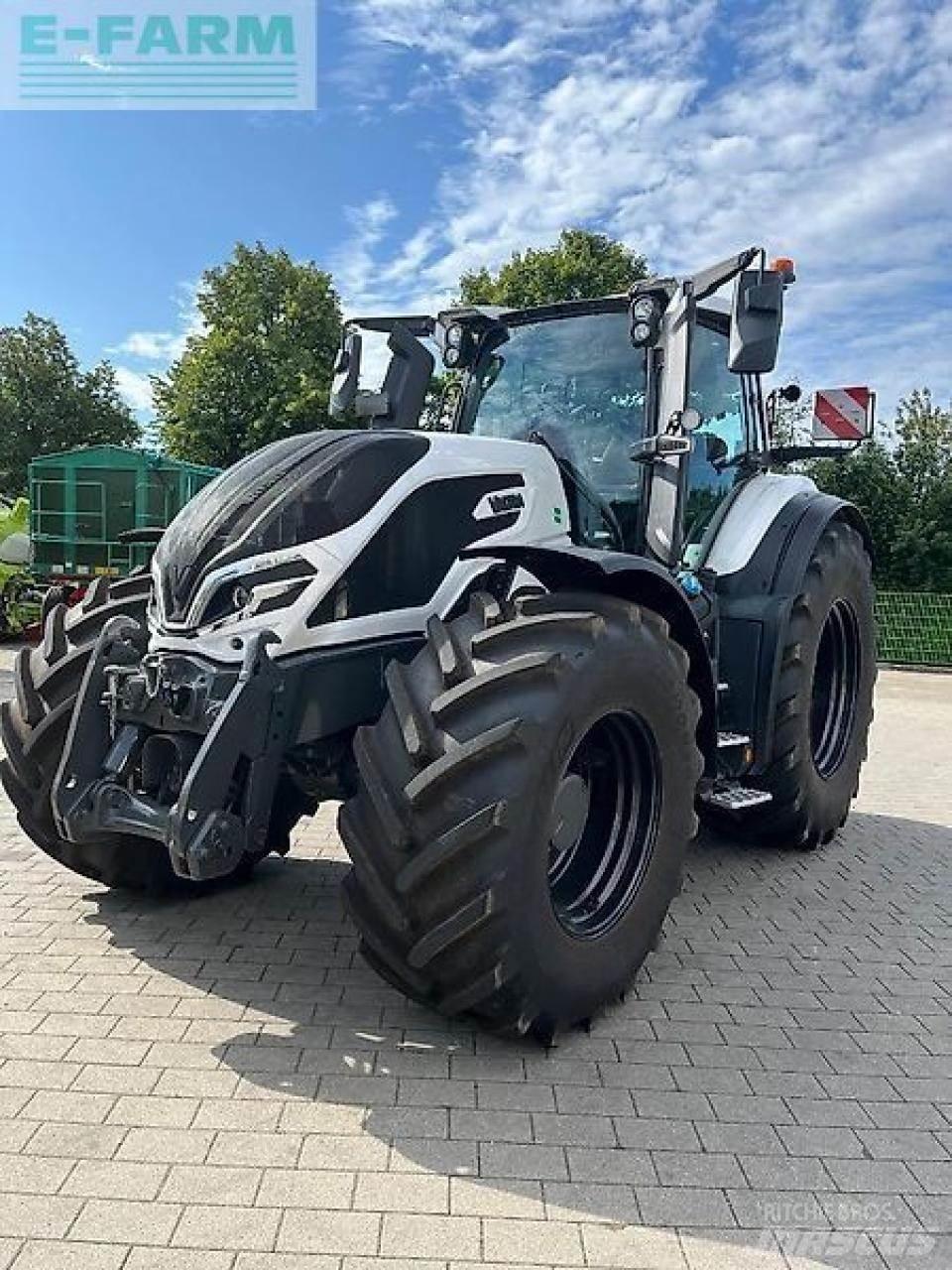 Valtra q245 Traktorok