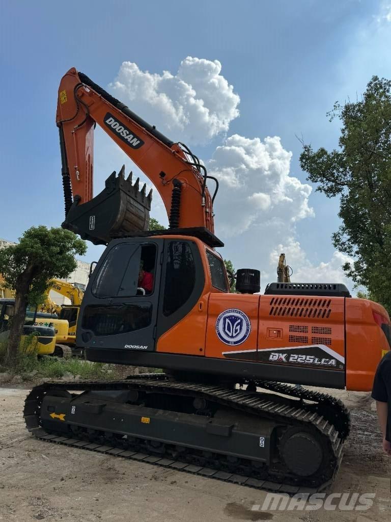 Doosan DX 225 LCA Közepes (midi) kotrók 7 t - 12 t