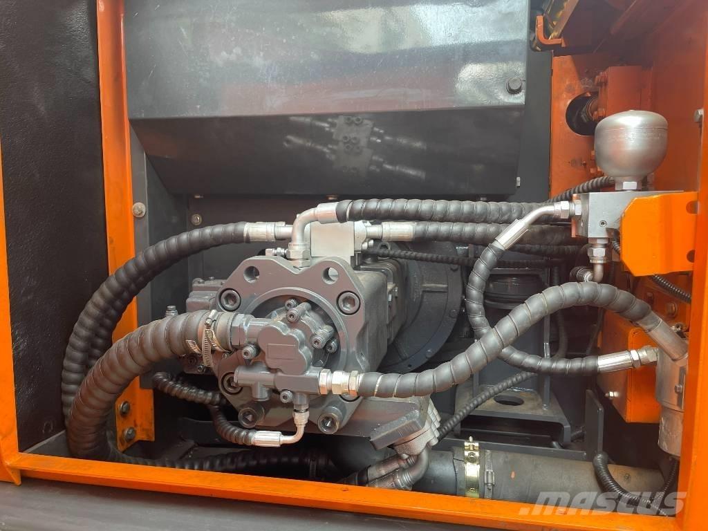 Doosan DX 225 LCA Közepes (midi) kotrók 7 t - 12 t
