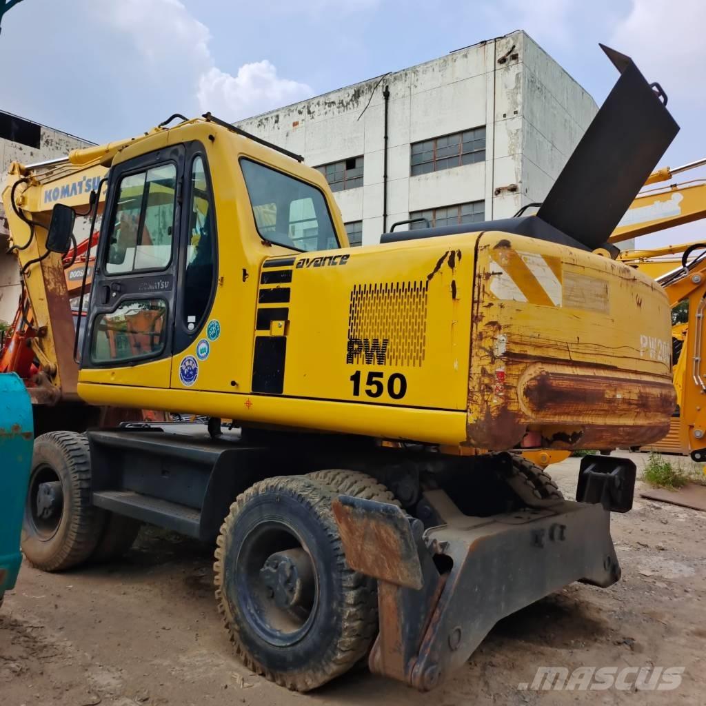 Komatsu PW 150 Gumikerekes kotrók