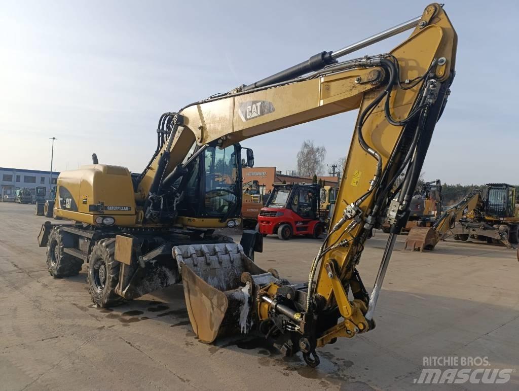 CAT M 313 D Gumikerekes kotrók