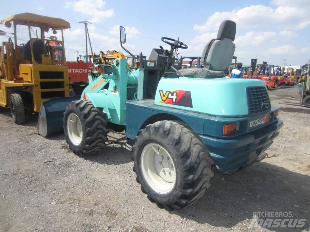 Yanmar V4 Gumikerekes homlokrakodók