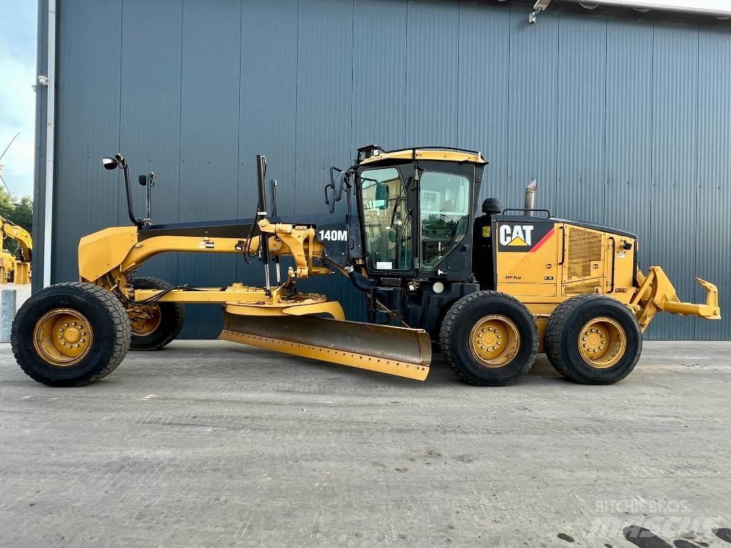 CAT 140M Gréderek