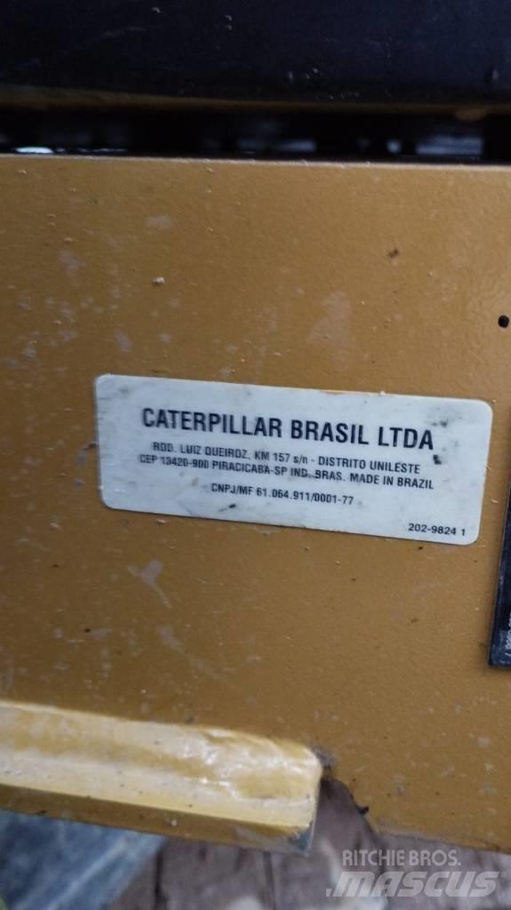 CAT 313D2L Lánctalpas kotrók