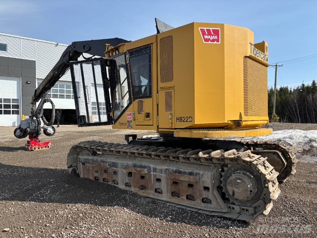 Tigercat 822d Betakarítók