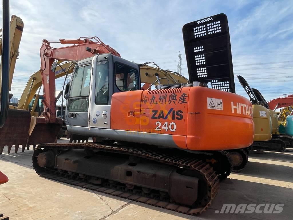 Hitachi ZX 240 Lánctalpas kotrók