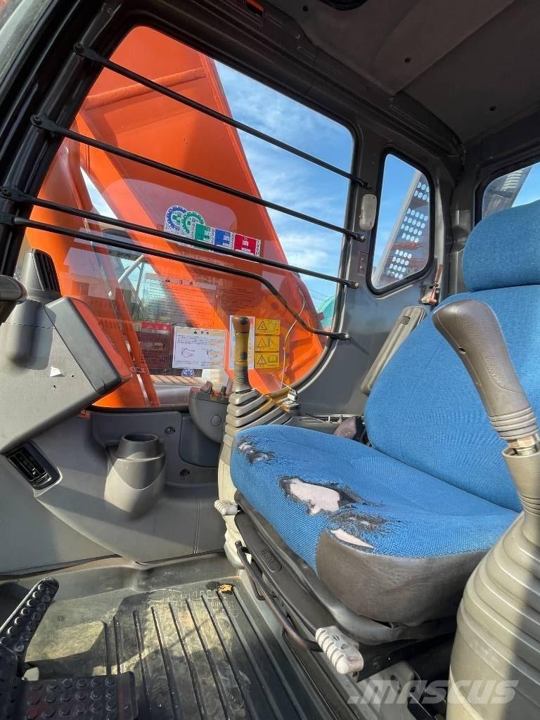 Hitachi ZX 240 Lánctalpas kotrók