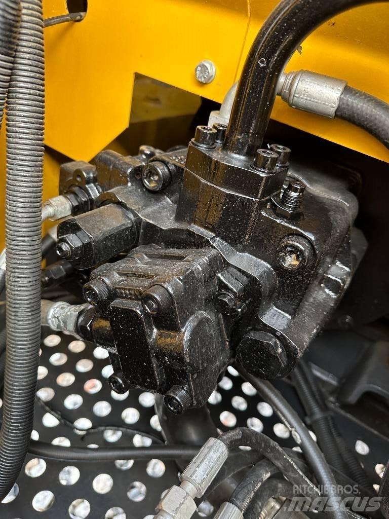 XCMG XE 85 DA Közepes (midi) kotrók 7 t - 12 t